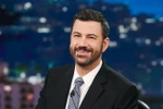Kimmel đã chế nhạo sự cố tai tiếng của hãng United Airlines trong chương trình hài của anh. (Nguồn: NBC)