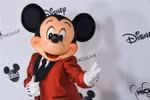 Chuột Mickey tại lễ kỷ niệm 90 năm của Mickey ở Los Angeles của Mỹ ngày 6/10 vừa qua. (Ảnh: AFP/TTXVN)