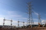 Đường dây đấu nối điện từ Nhà máy điện Mặt Trời. (Ảnh: Hoài Nam/TTXVN)