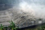 Nước dâng cao tại đập Jhihtan do bão Megi tại Đài Loan. (Nguồn: AFP/TTXVN)