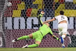 Hummels phản lưới nhà. (Ảnh; AFP/TTXVN)