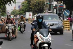 Người dân đeo khẩu trang phòng dịch COVID-19 tại Phnom Penh, Campuchia ngày 25/3/2020. (Ảnh: THX/TTXVN)