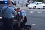 Video cảnh sát Minneapolis kẹp cổ người da màu khiến nạn nhân tử vong