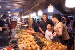 Nhiều món ăn đường phố đặc sắc được giới thiệu tại Lễ hội Ẩm thực Thắm tình hữu nghị khối ASEAN 2022 . (Ảnh: Xuân Khu/TTXVN)