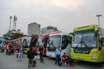Các đơn vị vận tải hoạt động tại bến xe đã cắt giảm tần suất hoạt động do vắng khách vì dịch COVID-19. (Ảnh: Minh Sơn/Vietnam+)