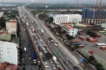 Ùn tắc giao thông trên một đoạn đường vành đai 3 trên cao ở Hà Nội. (Ảnh: Danh Lam/TTXVN)