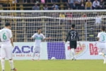Khánh Hòa Sanna "dạy" cho Công Phượng và đồng đội bài học V-League