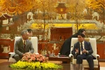 Chủ tịch Ủy ban Nhân dân thành phố Hà Nội Nguyễn Đức Chung tiếp ông Koyama Noriaki, Phó Chủ tịch Tập đoàn Uniqlo. (Ảnh: Nguyễn Thắng/TTXVN)