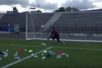 Màn tập luyện đầy thử thách của Petr Cech. (Nguồn: YouTube)