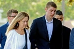 Brock Turner (phải) bị tuyên án 6 tháng tù giam. (Nguồn: AP)