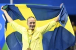 Kình ngư Sarah Sjostrom ăn mừng chức vô địch. (Nguồn: AFP/ TTXVN)