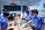 Số lượng học sinh tham gia học nghề còn ít. (Ảnh minh họa: TTXVN)