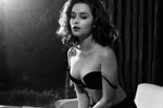 "Mẹ rồng" Emilia Clarke là người phụ nữ gợi cảm nhất hành tinh