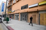 Các cửa hàng kinh doanh đóng cửa do dịch COVID-19 tại Los Angeles, Mỹ ngày 30/4/2020. (Ảnh: AFP/TTXVN)