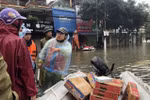 [Photo] Xúc động với nghĩa cử của người dân Hà Tĩnh trong bão lũ