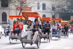 Du khách tham quan Hà Nội. (Nguồn: TTXVN)