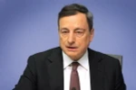 Chủ tịch ECB Mario Draghi phát biểu trong một cuộc họp báo 