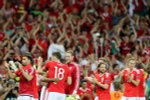 Các cầu thủ của Xứ Wales mừng chiến thắng sau trận đấu. (Nguồn: EPA/TTXVN) 