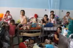 Tình trạng quá tải bệnh nhi tại Bệnh viện Nhi Đồng 1. (Ảnh: Phương Vy/TTXVN) 