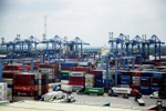 Các container hàng hóa tại Tân Cảng Sài Gòn. (Ảnh: Hồng Đạt/TTXVN)