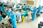 Tiêm vaccine phòng COVID-19 cho công nhân Công ty Piaggio Việt Nam tại Vĩnh Phúc. (Ảnh: Hoàng Hùng/TTXVN)