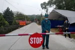 Chốt kiểm soát dịch tại xã Thủy An, huyện Đông Triều, tỉnh Quảng Ninh. (Ảnh: TTXVN phát)