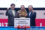 Cơ thủ người Tây Ban Nha, Daniel Sanchez (giữa) vô địch Giải Billiards Carom 3 băng Quốc tế PBA LPBA SY Bazzar Hà Nội Open 2024. (Ảnh: Việt Anh/Vietnam+)