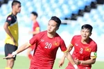 Phi Sơn nâng tỷ số lên 2-0, tạo đà cho đội nhà giành chiến thắng chung cuộc 6-0. (Ảnh: Quốc Khánh)