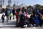 Dân thường Syria tới các khu vực do Chính phủ kiểm soát ở phía Tây Aleppo ngày 10/12. (Nguồn: AFP/TTXVN)