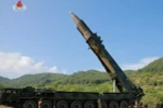 Tên lửa đạn đạo liên lục địa Hwasong-14 được phóng thử thành công tại một địa điểm ở Triều Tiên ngày 4/7. (Nguồn: YONHAP/TTXVN)
