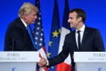 Tổng thống Pháp Emmanuel Macron (phải) và Tổng thống Mỹ Donald Trump. (Nguồn: AFP/TTXVN)