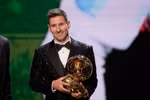 Messi giành danh hiệu Quả bóng Vàng 2021. (Nguồn: AP)