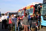 Hành khách sẽ không phải chen chân lên xe bởi các bến xe đều đã có kế hoạch tăng cường phương tiện trong dịp nghỉ 30/4 và 1/5. (Ảnh: TTXVN)