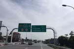 Điểu chỉnh giảm tốc độ xe lưu thông trên Quốc lộ 1 đoạn Hà Nội-Bắc Giang. (Ảnh: Việt Hùng/Vietnam+)
