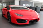Lamborghini Hurcan LP580-2 với màu sơn đỏ. (Ảnh: Doãn Đức/Vietnam+)