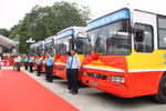 Xe chạy thời gian 20-30 phút/lượt, giá vé 9.000 đồng/khách. (Ảnh: Doãn Đức/Vietnam+)