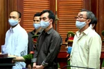 Các bị cáo cầm đầu vụ án Nguyễn Khanh, Nguyễn Minh Tấn (từ phải qua) tại phiên xét xử. (Ảnh: Thành Chung/TTXVN) 