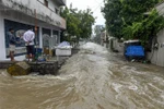 Cảnh ngập lụt do mưa lớn tại Hyderabad, Ấn Độ ngày 14/10/2020. (Nguồn: AFP/TTXVN) 