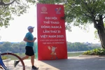 Pano, áp phích tuyên truyền SEA Games 31 được đặt tại khu vực hồ Hoàn Kiếm. (Ảnh: Tuấn Đức/TTXVN) 