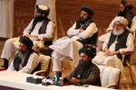 Các nhà đàm phán Taliban trong cuộc gặp với đại diện của Chính phủ Afghanistan tại Doha, Qatar, ngày 12/9/2020. (Nguồn: AFP/TTXVN) 
