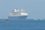 Du thuyền Westerdam chuẩn bị cập cảng Sihanoukville, Tây Nam Campuchia sáng 13/2/2020. (Nguồn: AFP/TTXVN) 