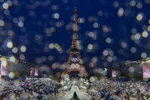 Olympic Paris 2024 là kỳ thế vận hội đầu tiên tổ chức lễ khai mạc trong không gian mở dọc sông Seine. (Nguồn: Time)