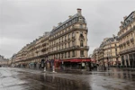 Cảnh vắng vẻ trên đường phố tại Paris, Pháp ngày 6/4/2020 trong bối cảnh dịch COVID-19 lan rộng. (Nguồn: THX/TTXVN) 