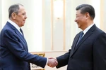 Ngoại trưởng Nga Sergei Lavrov (trái) đã có cuộc gặp với Chủ tịch Trung Quốc Tập Cận Bình ngày 9/4. (Nguồn: Reuters)