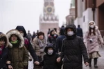 Người dân Nga đeo khẩu trang phòng ngừa lây lan virus corona tại Moskva, Nga, ngày 29/1/2020. (Nguồn: AFP/TTXVN) 