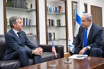 Thủ tướng Israel Benjamin Netanyahu (phải) trong cuộc gặp Ngoại trưởng Mỹ Antony Blinken tại Tel Aviv, ngày 9/1/2024. (Ảnh: THX/TTXVN)