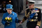Nữ hoàng Elizabeth II (trái) và Thân vương Philip (phải) tại London , Anh, ngày 13/3/2015. (Ảnh: AFP/TTXVN)