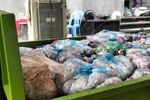 Xe chất đầy các túi mỡ bẩn được phát hiện tại gia đình bà Nguyễn Thị Vân. (Nguồn: Công an tỉnh Vĩnh Phúc)