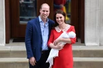 Hoàng tử William và Công nương Kate cùng đứa con thứ ba. (Nguồn: vanityfair.com)