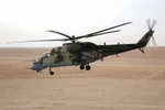 Trực thăng Mi-24 của Nga tham gia hỗ trợ cuộc chiến chống IS của quân đội Syria tại khu vực Deir Ezzor, Syria ngày 15/9/2017. (Nguồn: AFP/TTXVN)